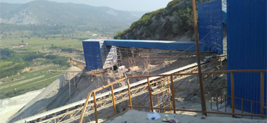 礦用大傾角皮帶輸送機